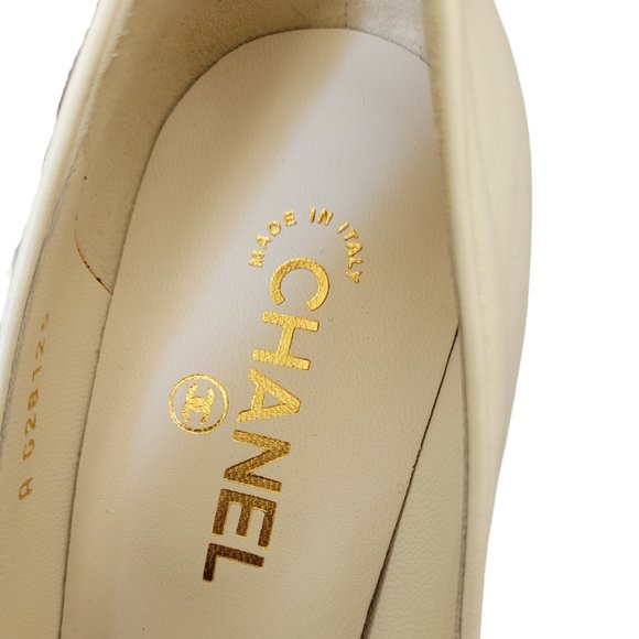 Chanel Cream/ Black Cap Toe Pumps - Picture 6 of 9